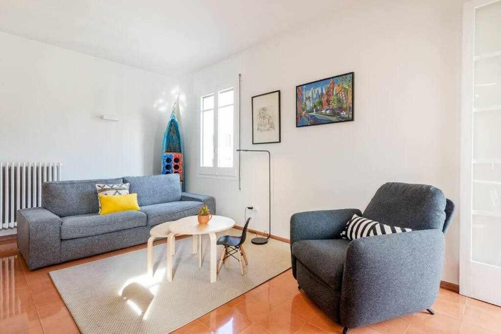 New Top Floor Apt With A Lot Of Light & Aircon Girona Esterno foto