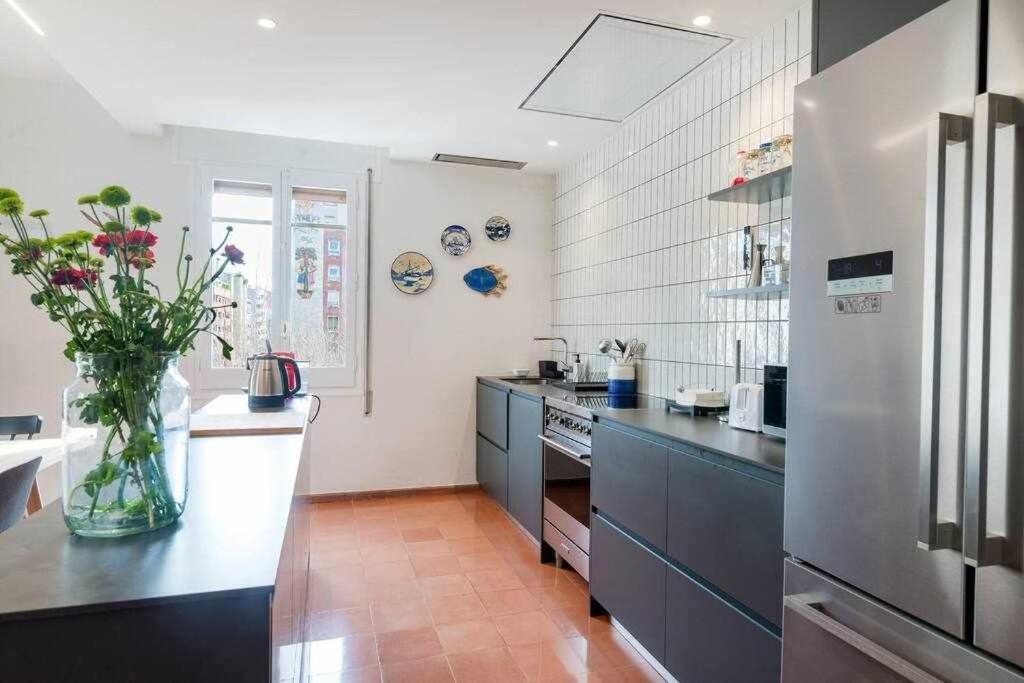 New Top Floor Apt With A Lot Of Light & Aircon Girona Esterno foto
