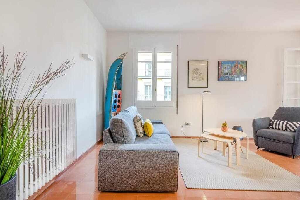 New Top Floor Apt With A Lot Of Light & Aircon Girona Esterno foto