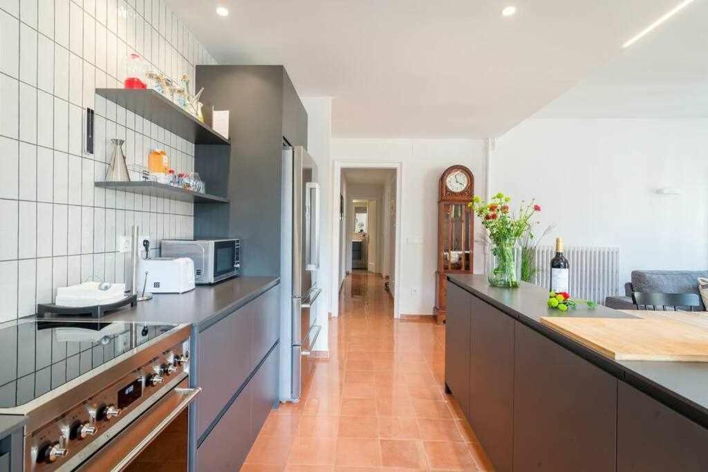 New Top Floor Apt With A Lot Of Light & Aircon Girona Esterno foto